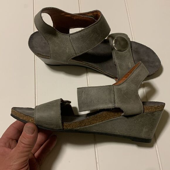 TAOS, wedge sandals, size 8. (41). Slightly used - Picture 3 of 13